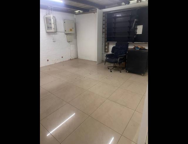 700M² WAREHOUSE TO LET IN SOUTH BEACH